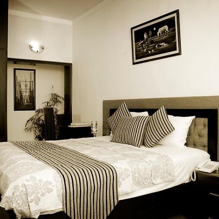 Royal Elegance Hotel Лахор Экстерьер фото